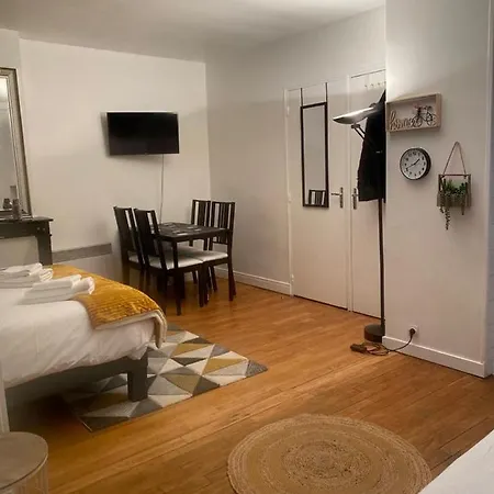 Jolie A Apartment *